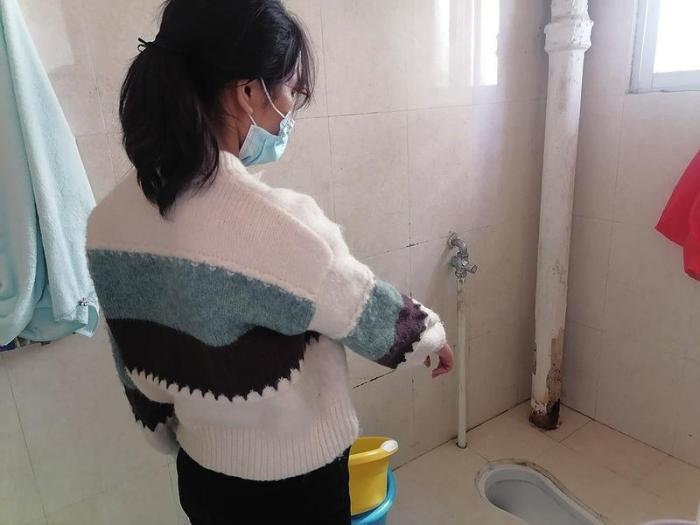  劉小姐在網(wǎng)上找人疏通出租屋里的廁所，被收費5380元