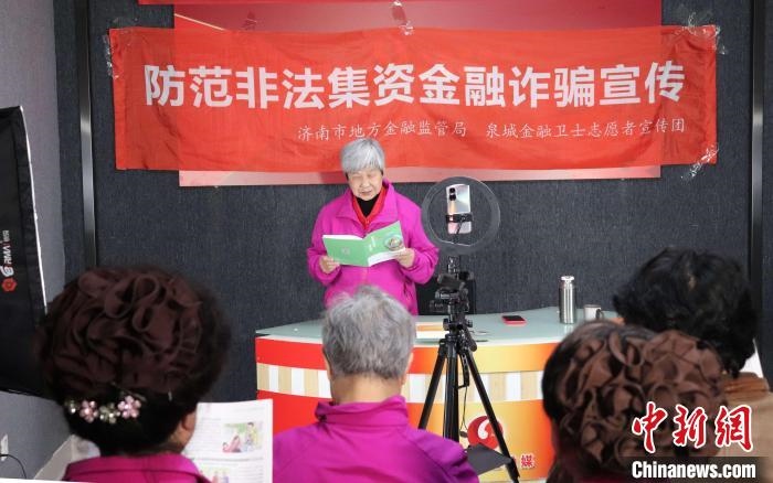 “防詐奶奶團”直播現(xiàn)場 李明芮 攝