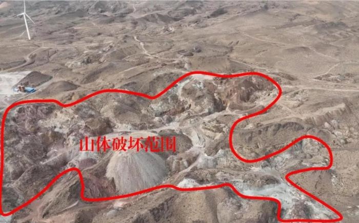  2021年12月12日，督察組使用無人機拍攝，中寧縣馬道梁北部歷史遺留礦山破壞山體面積達240余畝，現(xiàn)場滿目瘡痍、千瘡百孔