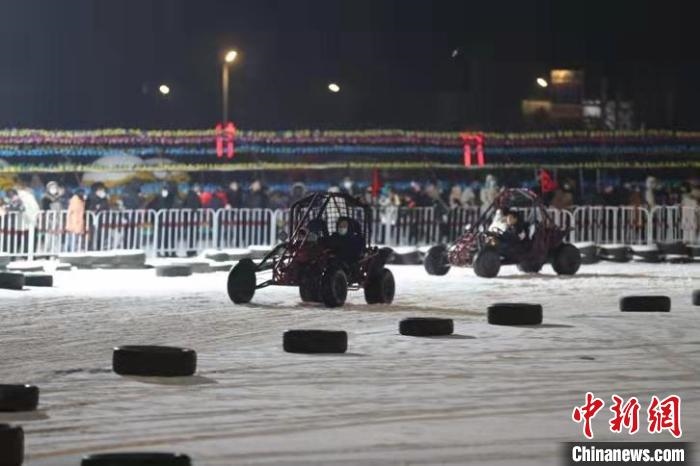 來(lái)吧，一起體驗(yàn)雪地越野車(chē)的刺激吧。　于海洋 攝