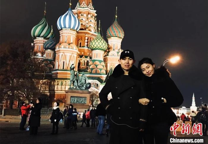 圖為敖木希勒夫婦留學合影?！“侥鞠＠展﹫D