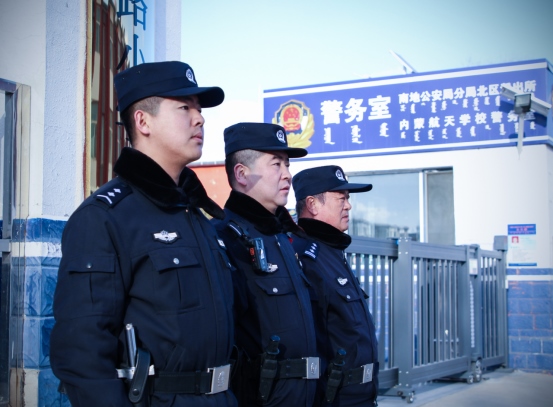 站好“護(hù)學(xué)崗”，守護(hù)“成長(zhǎng)路”——南地公安持續(xù)開展護(hù)學(xué)行動(dòng)214.png