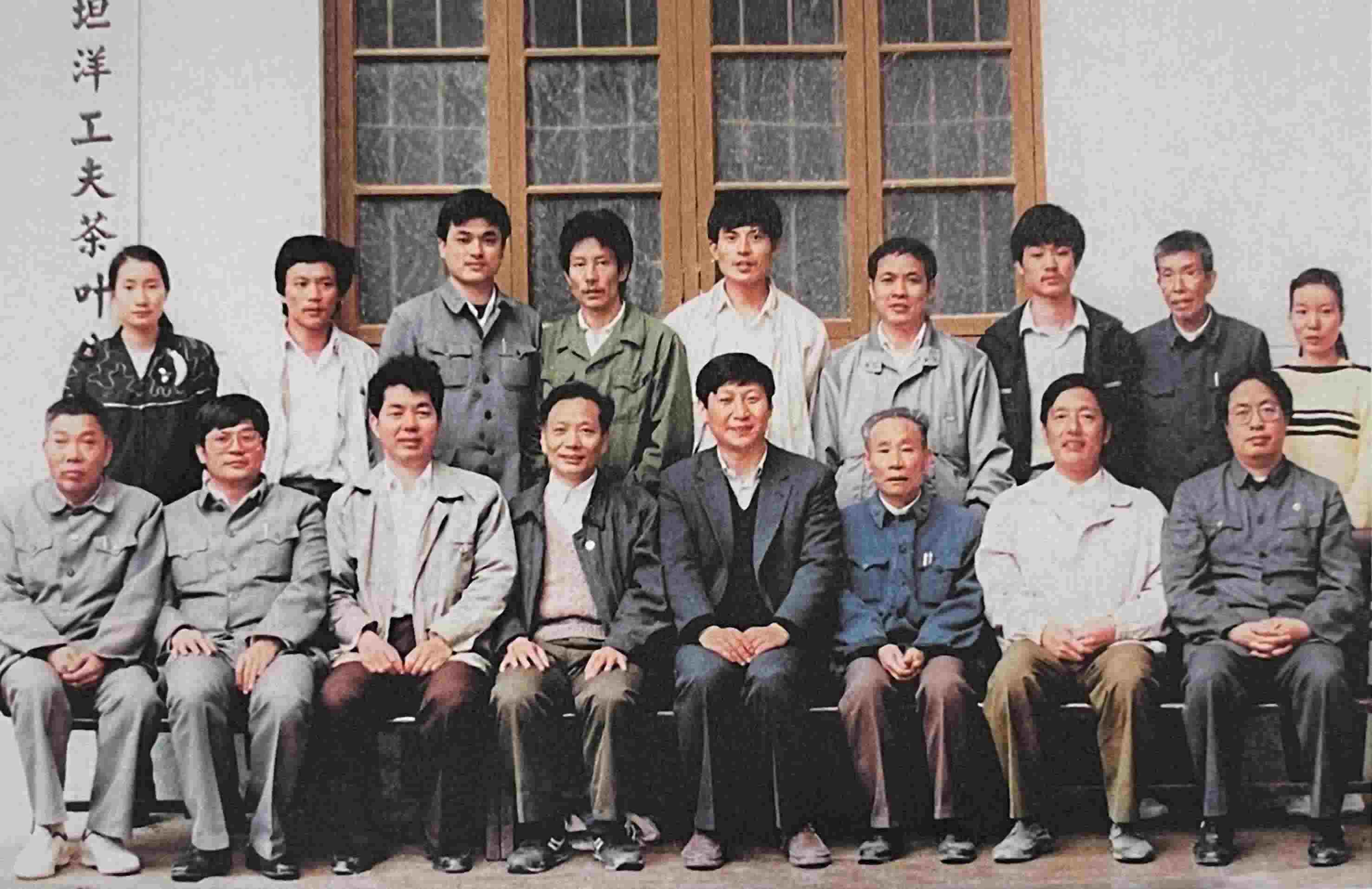 1990年5月，剛調(diào)任福州市委書記的習(xí)近平到寧德交接工作時(shí)，調(diào)研福安市社口鄉(xiāng)坦洋工夫茶葉公司。