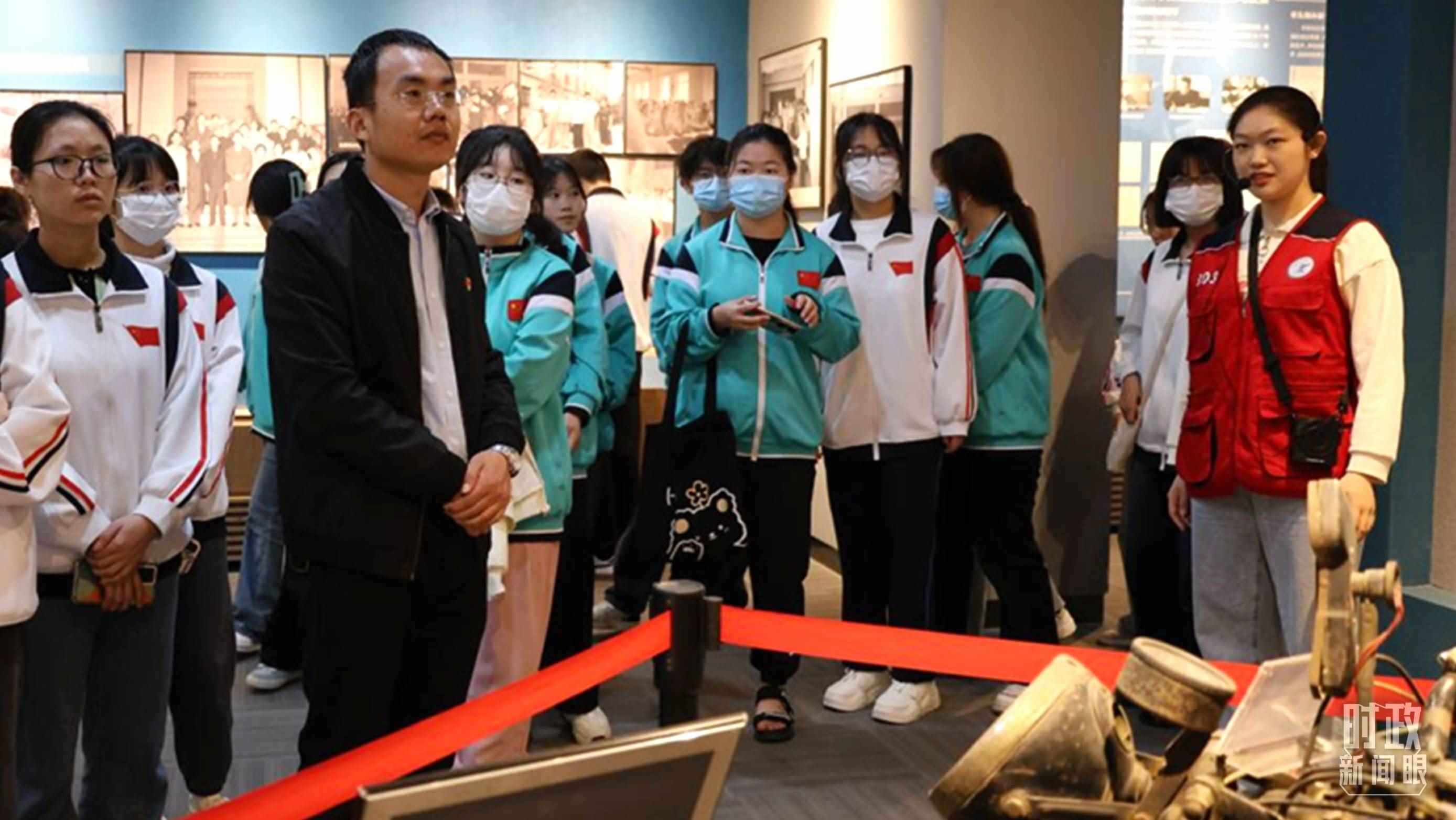 △西安高校師生參觀交大西遷博物館。（資料圖）