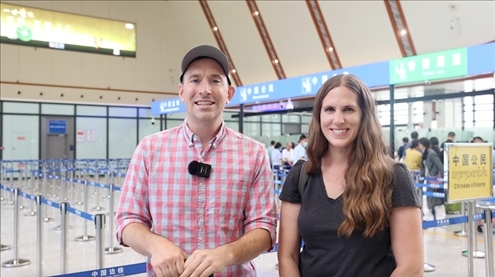 6月13日，來自美國的德拉古（Dragoo）夫婦將首次乘坐中老鐵路國際旅客列車從中國出境。李揚 攝