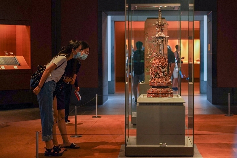 2020年7月24日，觀眾在蘇州博物館內(nèi)參觀。