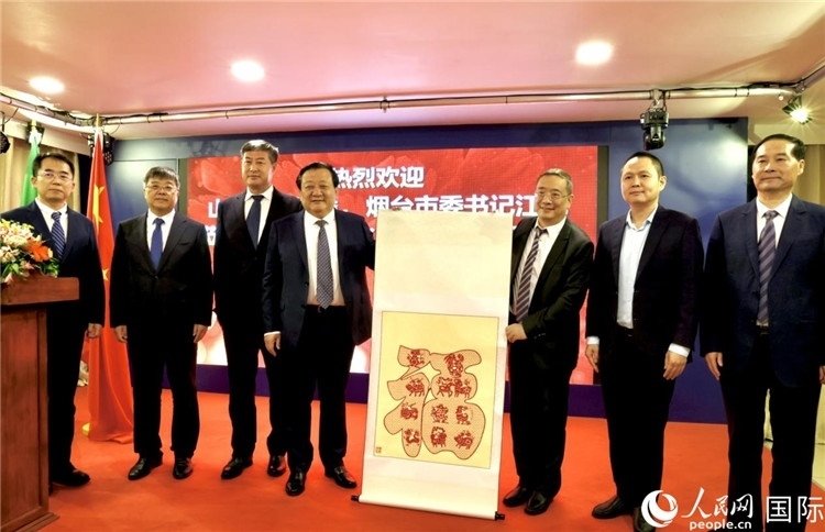 參加座談會的主要嘉賓合影留念。人民網(wǎng)記者宋亦然攝