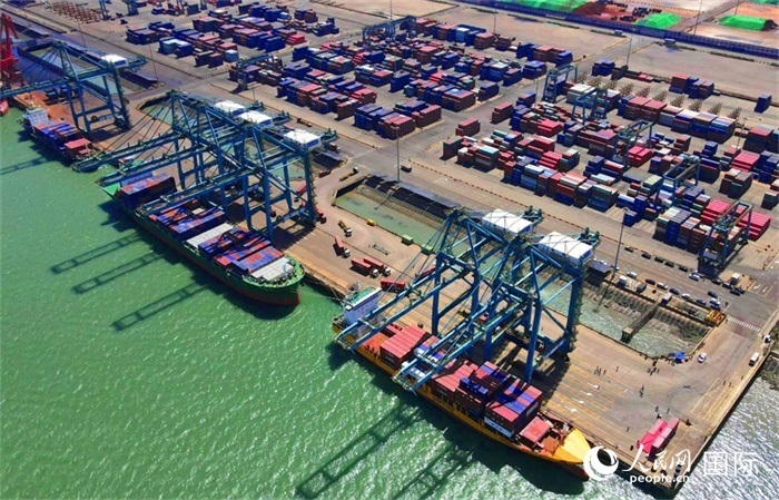 黃驊港綜合港區(qū)航拍圖。人民網(wǎng) 周博攝