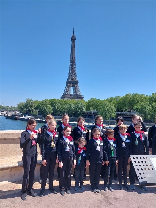 2.2023年5月，巴黎寶麗聲童聲合唱團(tuán)錄制歌曲《如果我去中國(guó)》。（圖片由受訪者提供）