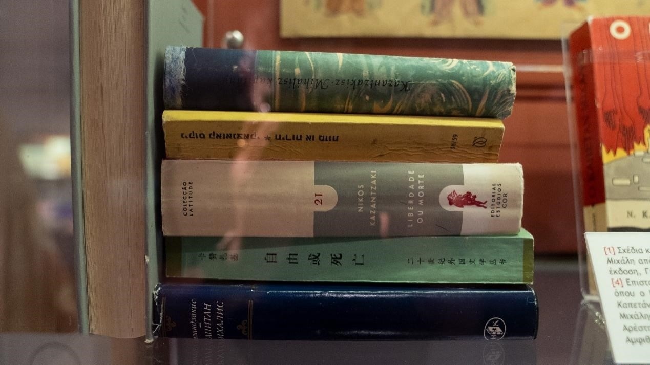 《自由或死亡》是卡贊扎基斯第一部被翻譯成中文的作品，希臘名為《米卡尼船長》，“米卡尼”正是他父親的名字。人民網(wǎng)記者 葛泰佚攝