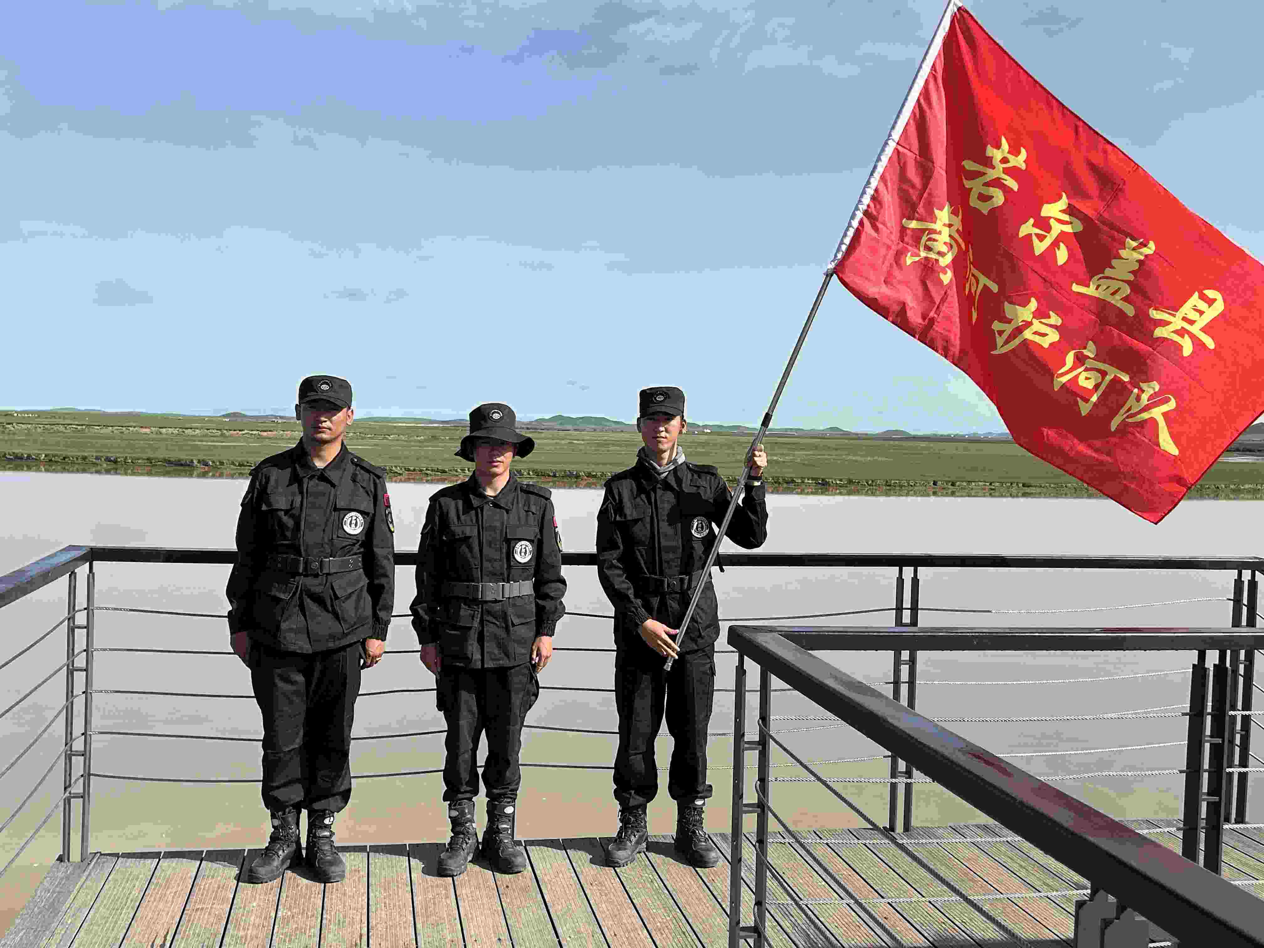 若爾蓋縣黃河護河隊。人民網(wǎng) 周靜圓攝