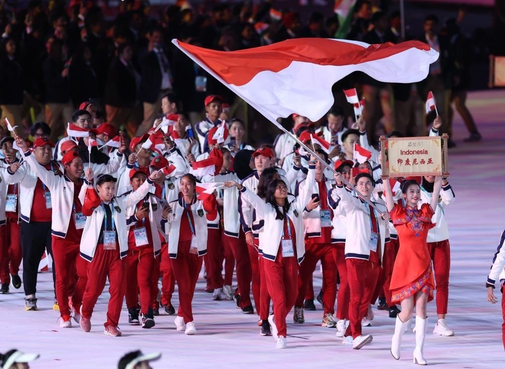 7月28日，印度尼西亞大學生體育代表團在開幕式上入場。新華社記者張麗蕓攝
