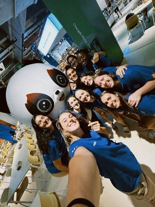 葡萄牙女籃隊(duì)員在成都大運(yùn)村自拍。 受訪者供圖