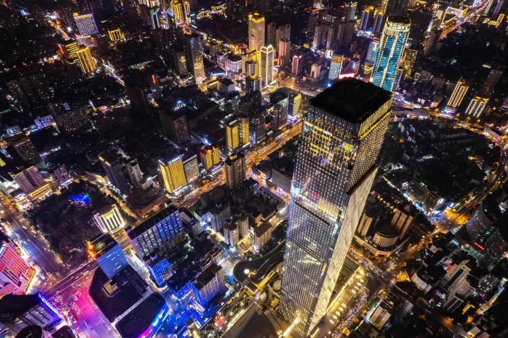 這是6月7日夜間拍攝的長(zhǎng)沙城區(qū)景色（無(wú)人機(jī)照片）。新華社記者 陳思汗 攝