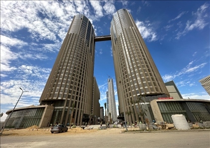 埃及新行政首都CBD項目P4標(biāo)段高層辦公樓。 嚴(yán)川吉雨攝