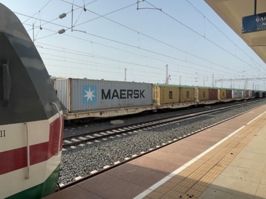 亞吉鐵路吉布提那噶德車站的貨運(yùn)車廂。人民網(wǎng)記者 趙艷紅攝