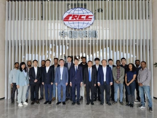 中國土木福州設(shè)計(jì)院埃塞分院團(tuán)隊(duì)合影。受訪對(duì)象供圖