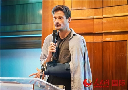 萊昂·麥卡倫分享張家界故事。人民網(wǎng) 郭錦標(biāo)攝