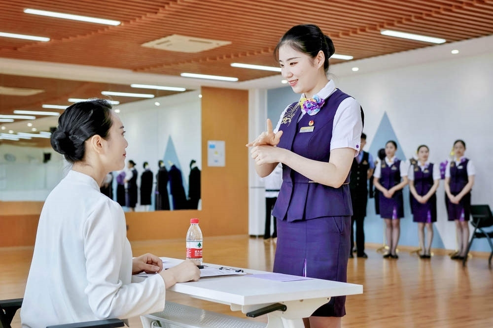 手語(yǔ)培訓(xùn)與考核。