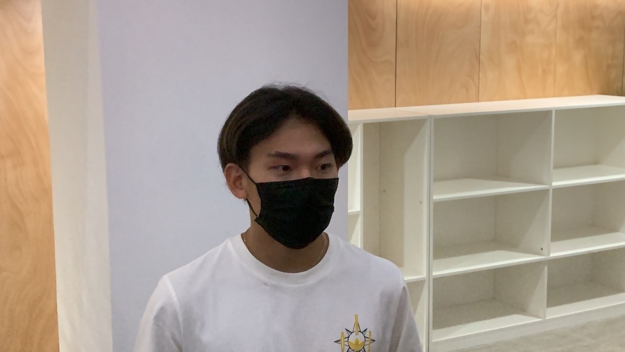 蘇翊鳴接受媒體采訪。荊政崳攝