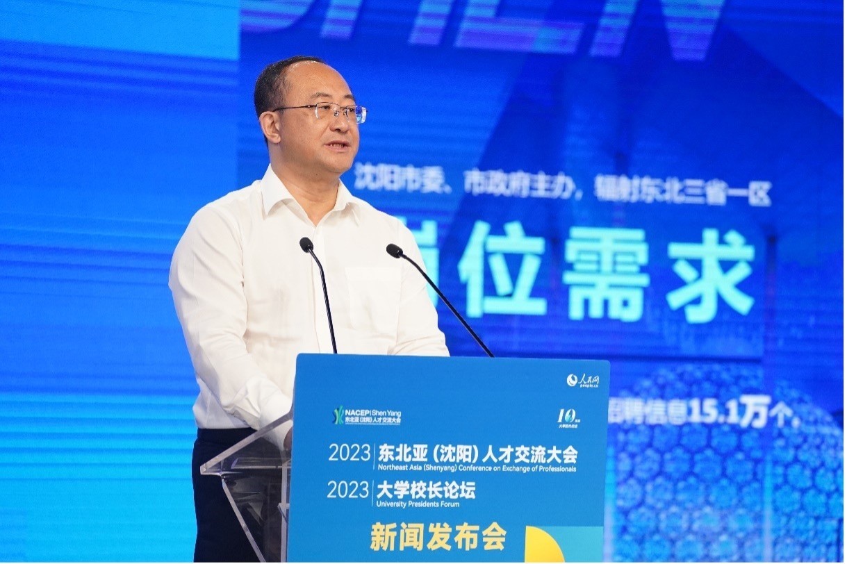 遼寧省沈陽市人力資源和社會保障局黨組書記、局長王志剛發(fā)布崗位需求和人才政策。人民網(wǎng)記者 馬天翼攝