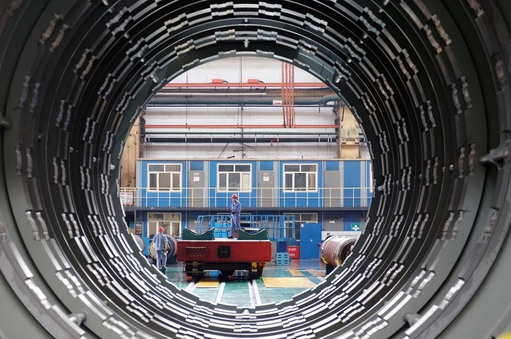 △2023年8月31日，工人在哈電集團(tuán)哈爾濱電機(jī)廠有限責(zé)任公司的水電分廠重型車間作業(yè)。