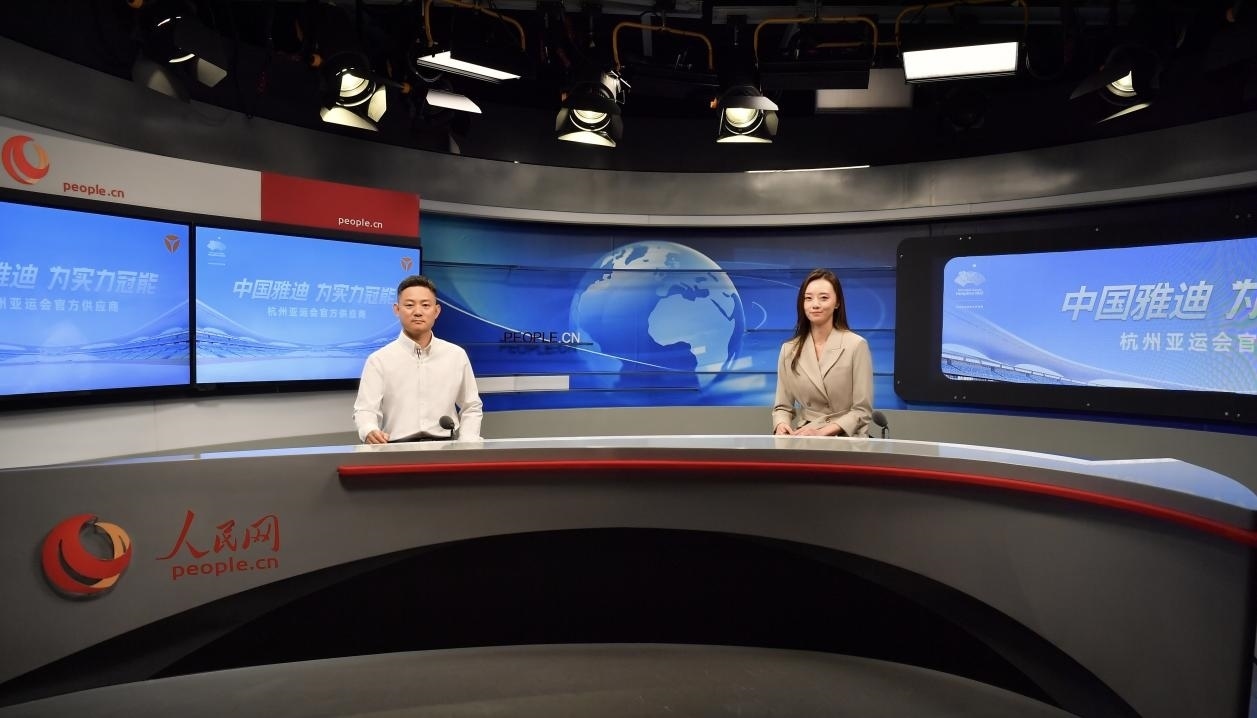 雅迪科技集團全球營銷與服務(wù)總裁王家中接受人民網(wǎng)記者采訪。人民網(wǎng)記者 于凱攝