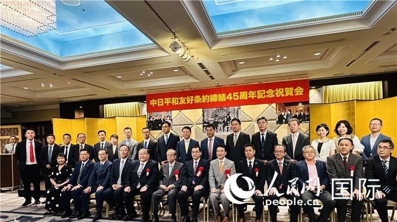 到場(chǎng)嘉賓合影留念。人民網(wǎng) 蔣曉辰攝