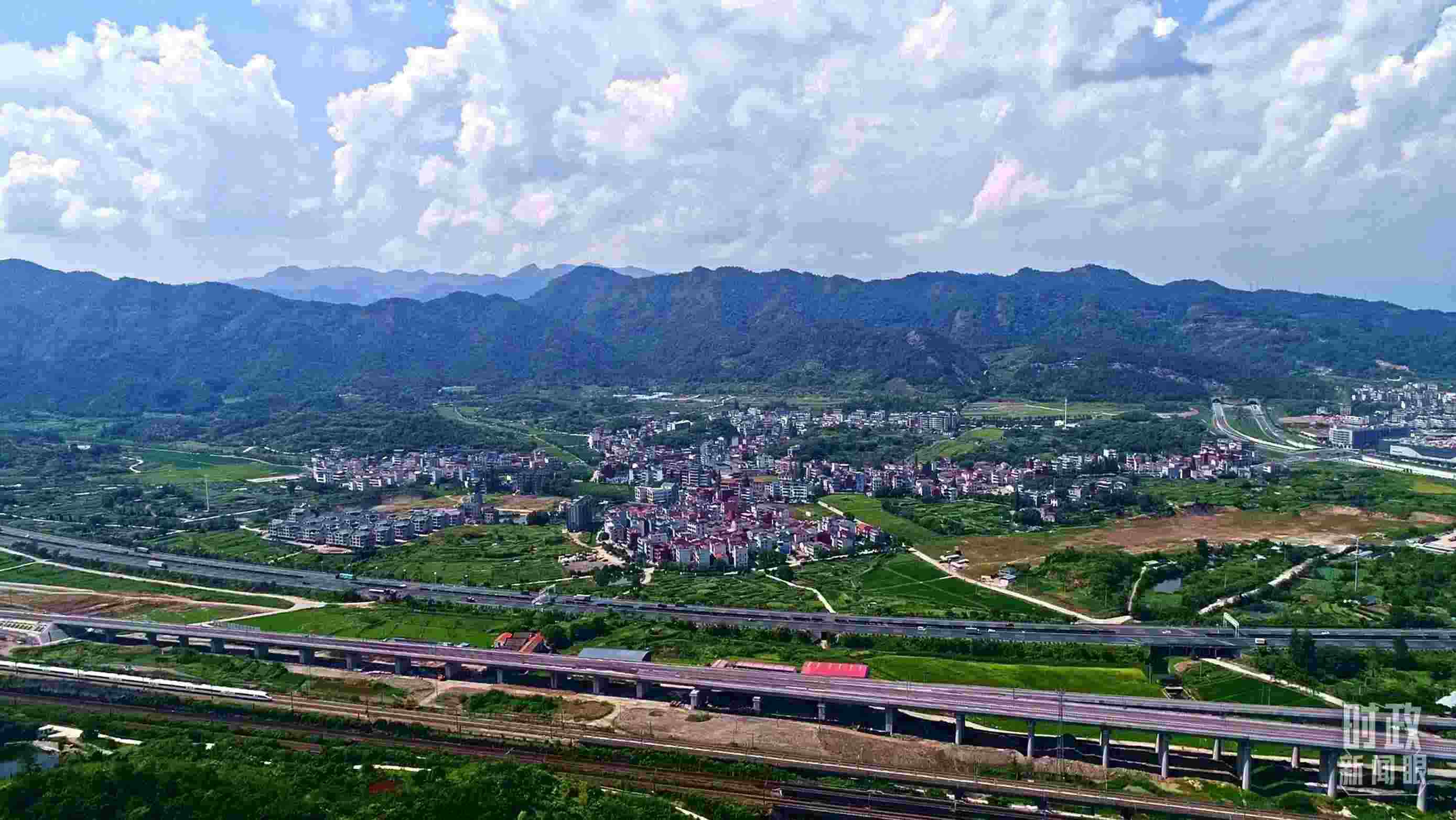 △李祖村航拍。（總臺(tái)央視記者范凱拍攝）