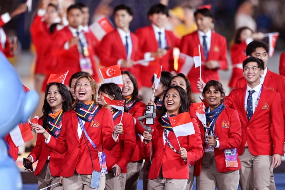 新加坡代表團在開幕式上入場。