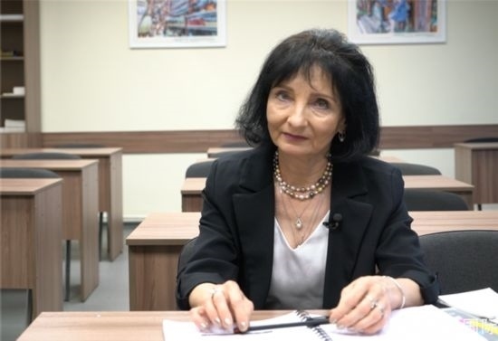 阿拉在白大孔院接受記者采訪。人民網(wǎng)記者 皇甫萬(wàn)里攝