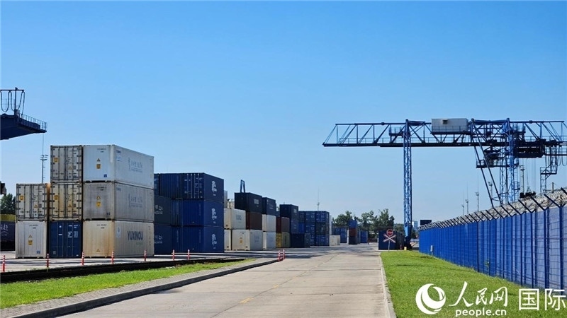 布列斯特北站，堆滿了來自中國的貨物。人民網(wǎng)記者 王震攝