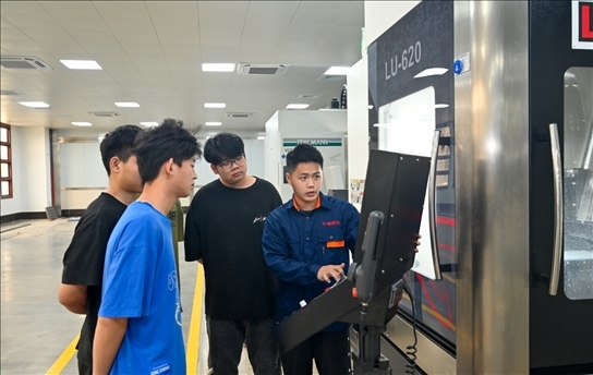 學(xué)生們正在實操學(xué)習(xí)。受訪單位供圖