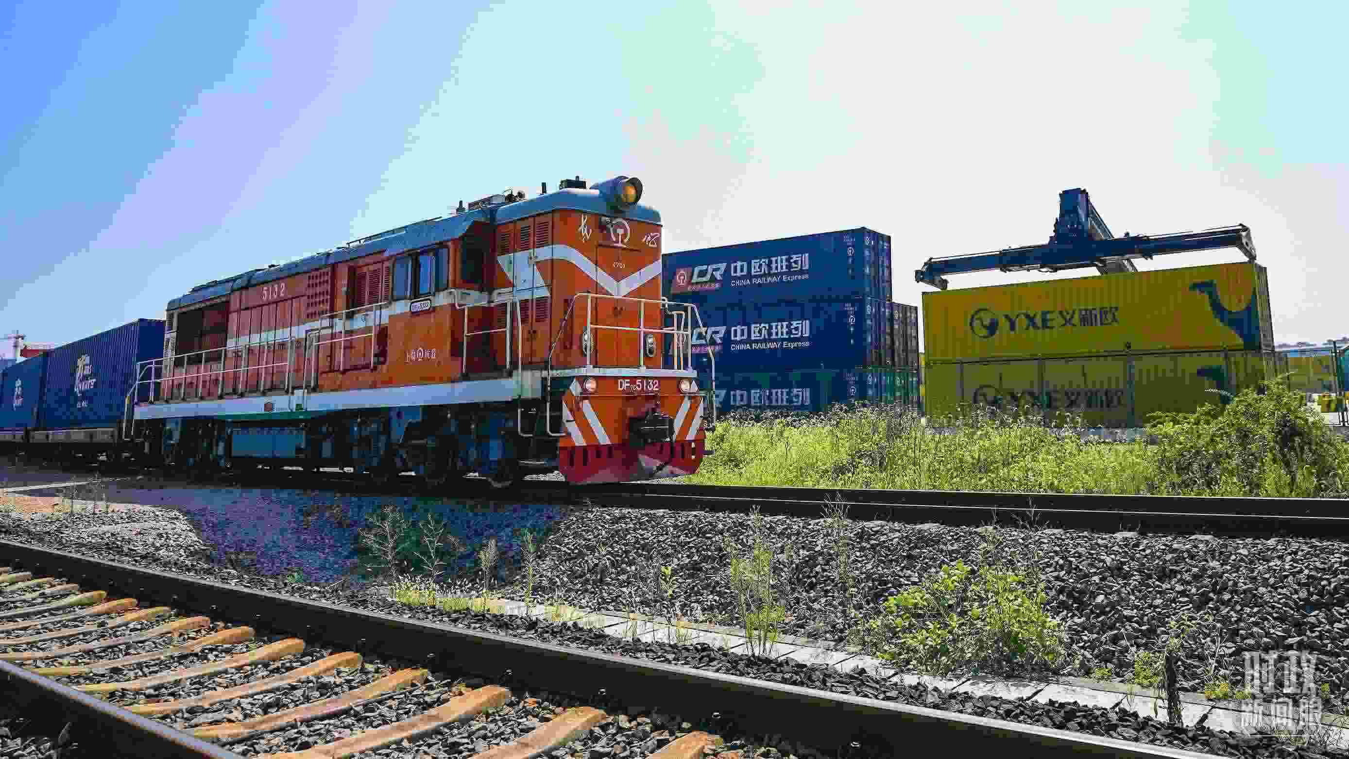 △“義新歐”中歐班列。（總臺(tái)國(guó)廣記者李晉拍攝）