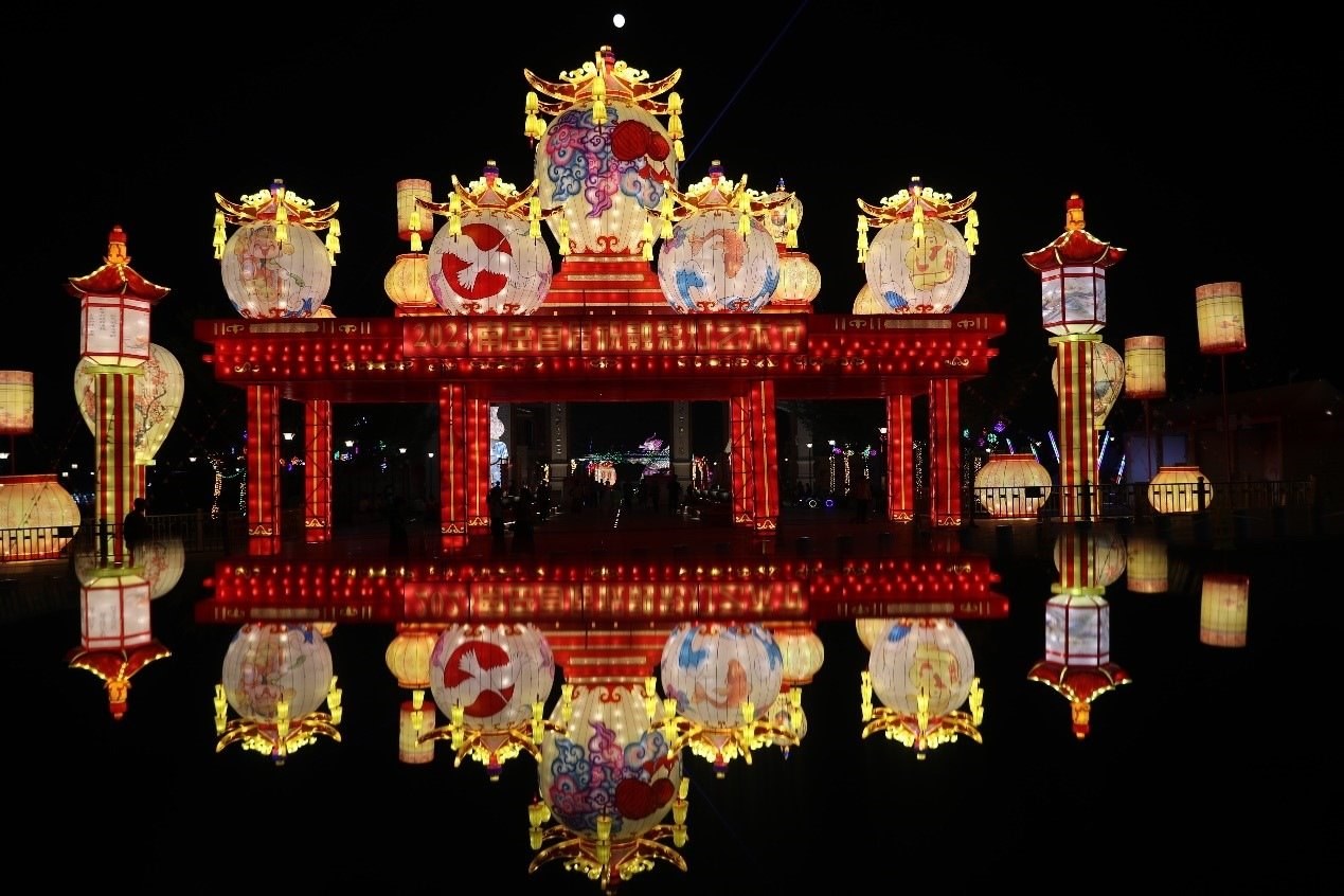 中秋國慶期間，南岳祝融文旅小鎮(zhèn)舉辦祝融花燈節(jié)。曹正平攝