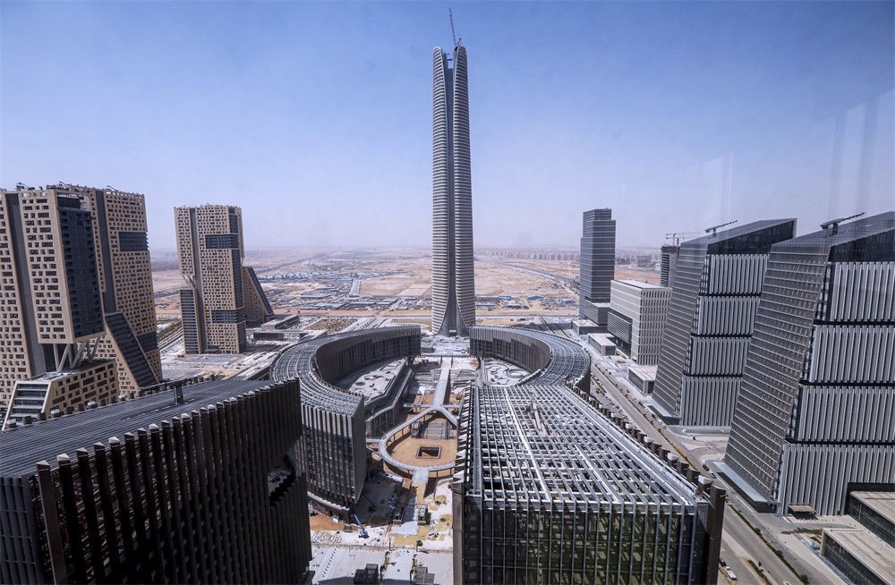 這是在埃及開(kāi)羅以東拍攝的建設(shè)中的新行政首都中央商務(wù)區(qū)（9月11日攝）。新華社發(fā)（艾哈邁德·戈馬攝）