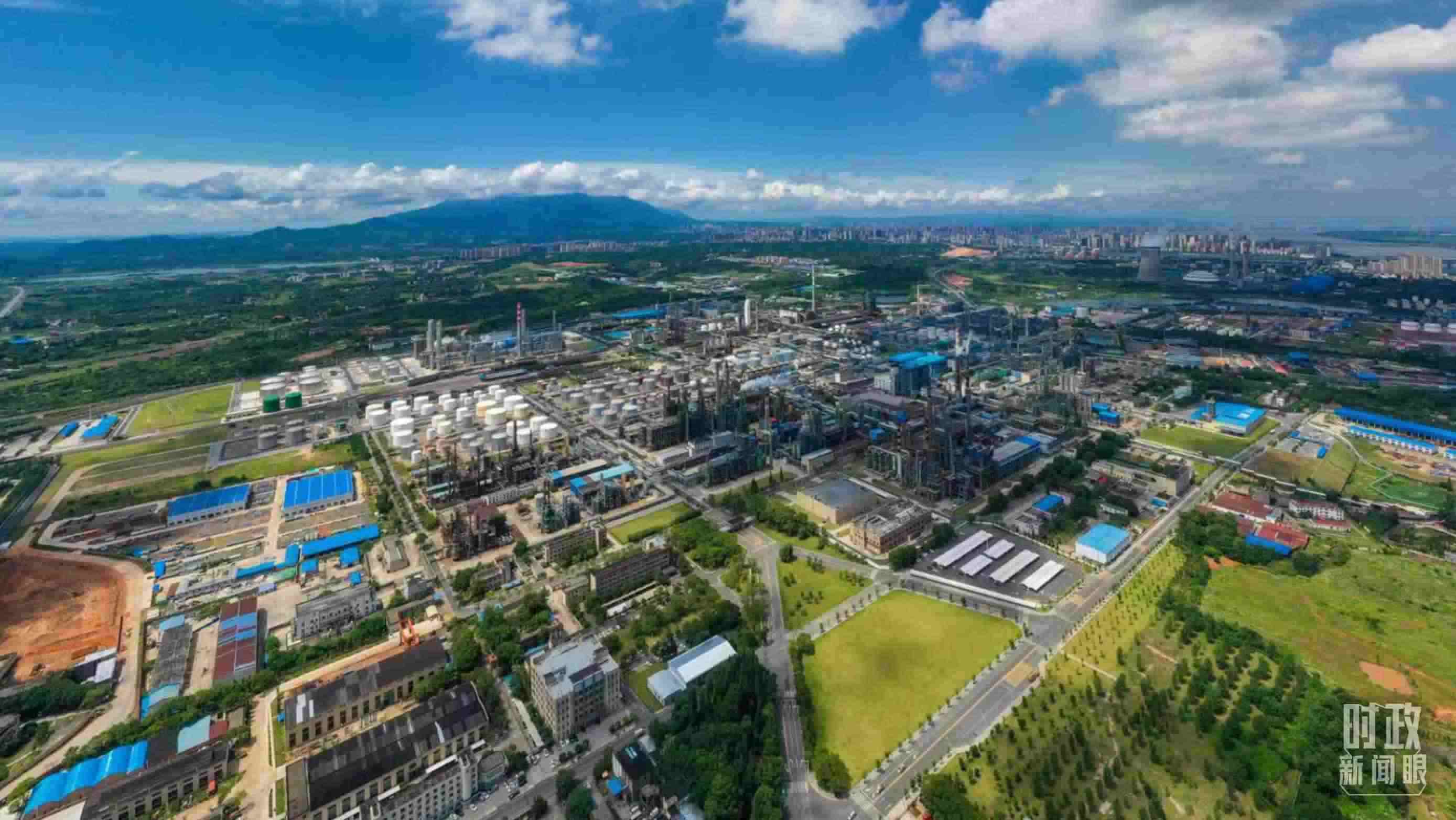 △中國石化九江分公司。（總臺(tái)記者劉陽拍攝）