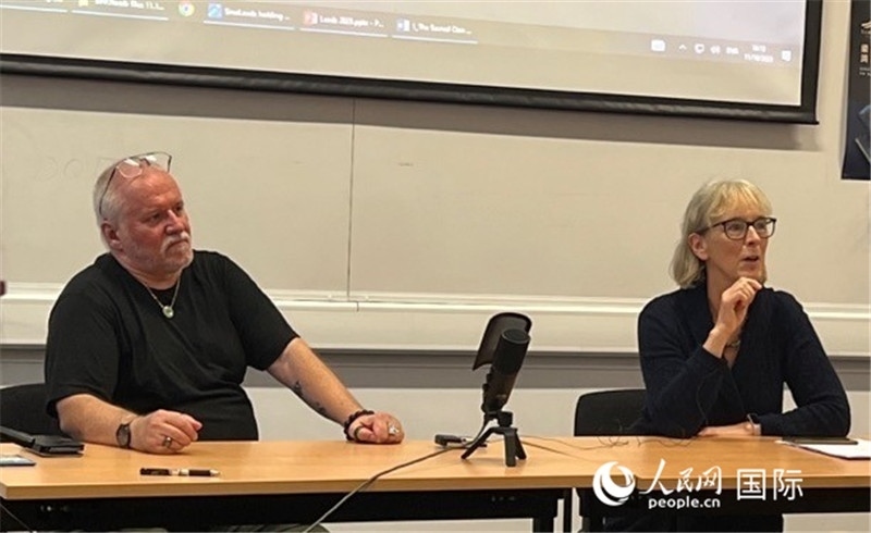 翻譯家韓斌、普華杰與師生交流 攝影 實(shí)習(xí)生王雪珊