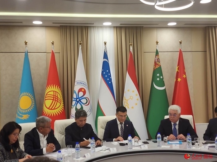 中國(guó)駐烏茲別克斯坦大使于駿致辭。人民網(wǎng)記者 李強(qiáng)攝