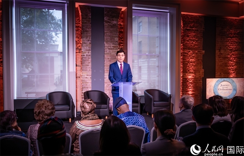 中國駐英國使館臨時代辦楊曉光致辭。人民網(wǎng) 郭錦標(biāo)攝