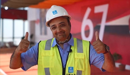 瓦利德·拉馬丹接受人民網(wǎng)記者采訪。嚴(yán)川吉雨攝