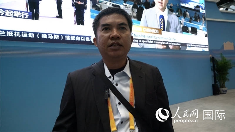 印尼《辛加朗綜合日報》記者班邦·蘇利斯提奧（Bambang Sulistio）與記者交談。人民網 楊春燕攝