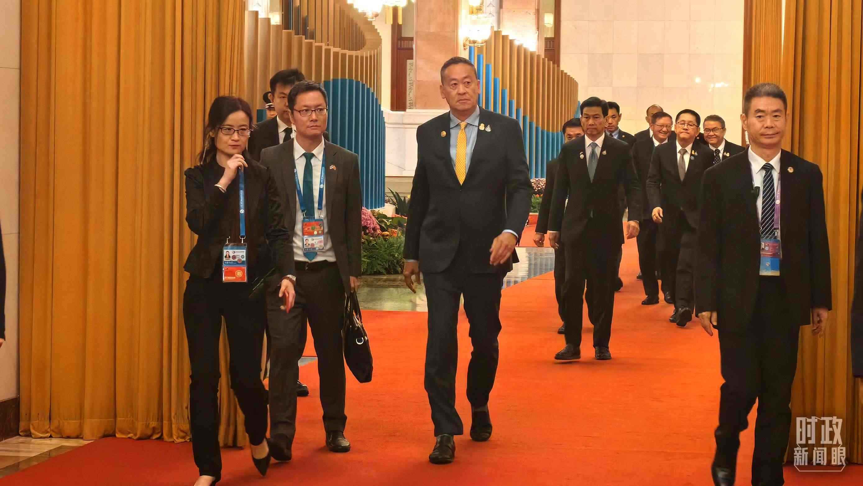 △即將參加會(huì)見(jiàn)的泰國(guó)總理賽塔。（總臺(tái)央廣記者潘毅拍攝）