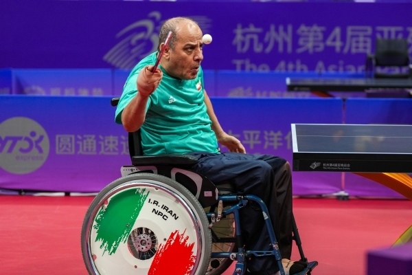 10月23日，杭州第4屆亞殘運會乒乓球男子單打Class2小組循環(huán)賽舉行。圖為伊朗隊選手哈?！ず嗁M尚在比賽中。圖片來源：杭州亞殘組委會
