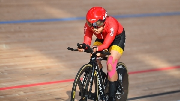 10月23日，杭州第4屆亞殘運會場地自行車女子個人C4-5級3000米追逐賽金牌賽舉行。圖為中國隊選手季子賢在比賽中。圖片來源：杭州亞殘組委會