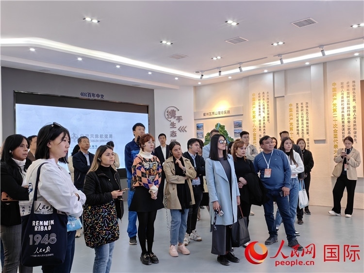 媒體記者探訪薊州礦山生態(tài)修復項目。人民網(wǎng)記者 符園園攝