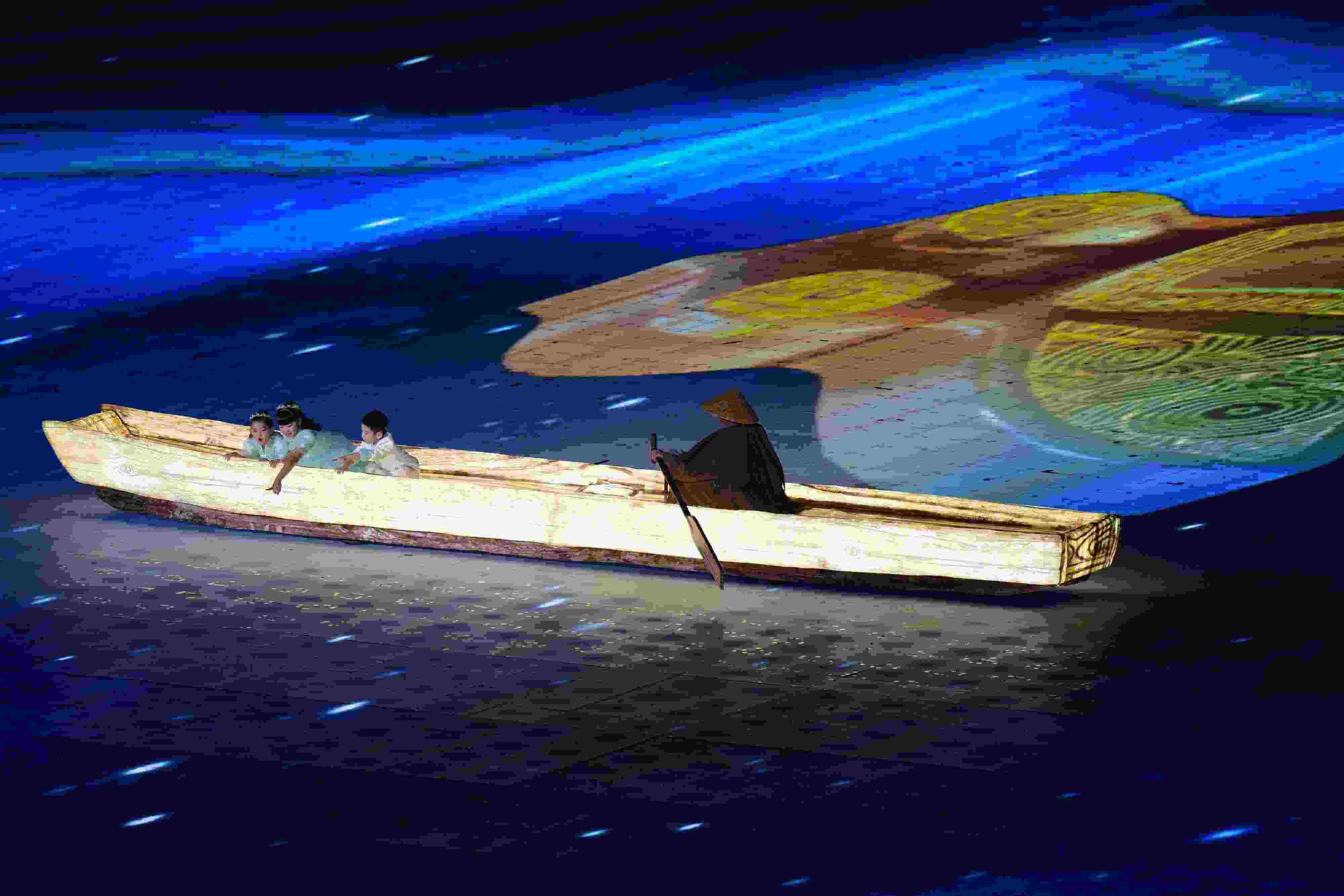 △2023年10月28日，杭州亞殘運會閉幕式上的“中華第一舟”。