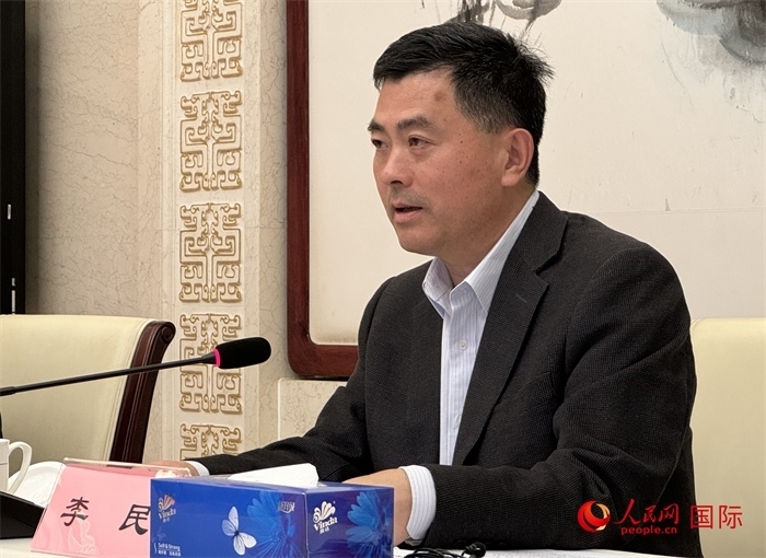 10月31日，歐美同學(xué)會秘書長李民在第五屆中法文化論壇媒體吹風(fēng)會上講話。（人民網(wǎng) 謝瑩攝）