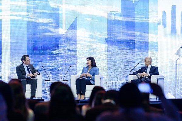 牛津大學(xué)研究全球化與發(fā)展問題的教授伊恩·戈?duì)柖。ㄓ乙唬┍硎?，全球格局的變化是結(jié)構(gòu)性的，各國特別是西方國家必須順應(yīng)變化。迪拜商會供圖