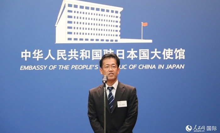 導(dǎo)師代表、東京大學(xué)教授內(nèi)山真伸發(fā)表致辭。人民網(wǎng) 許可攝